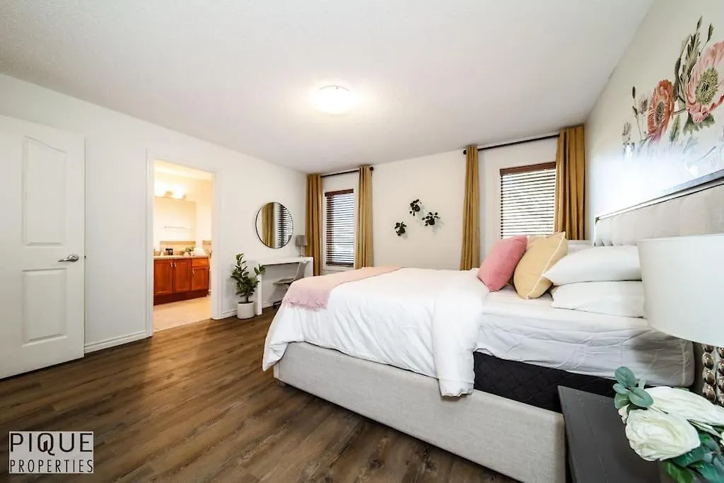 Chic 3Br Modern Home - Wi-Fi - Netflix - Sleeps 8! Edmonton 0*,