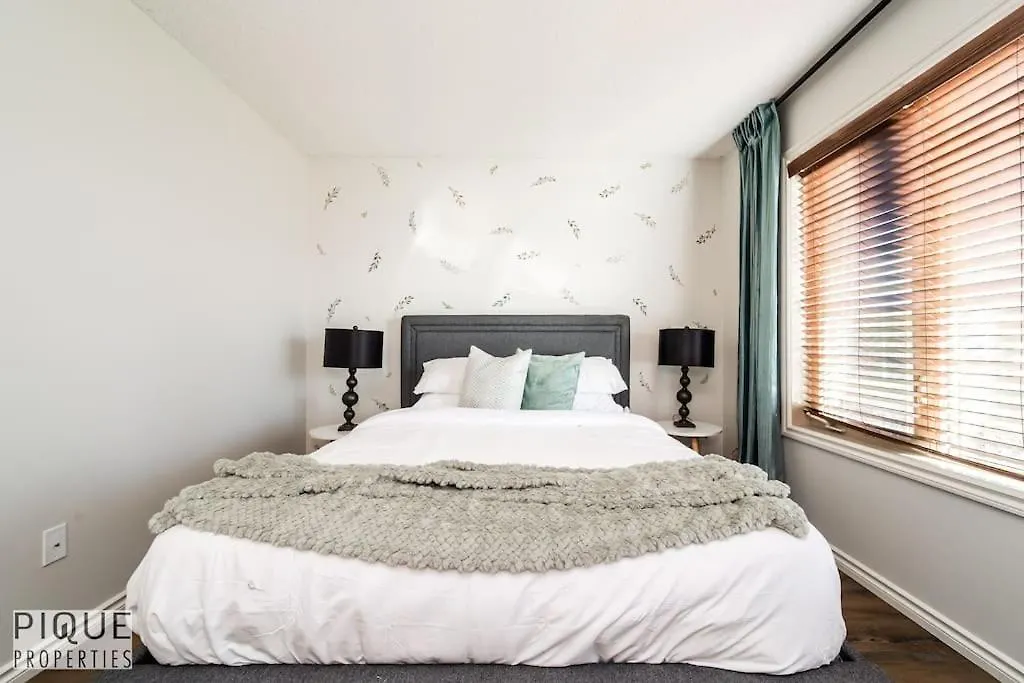 Appartement Chic 3Br Modern Home - Wi-Fi - Netflix - Sleeps 8! Edmonton Canada