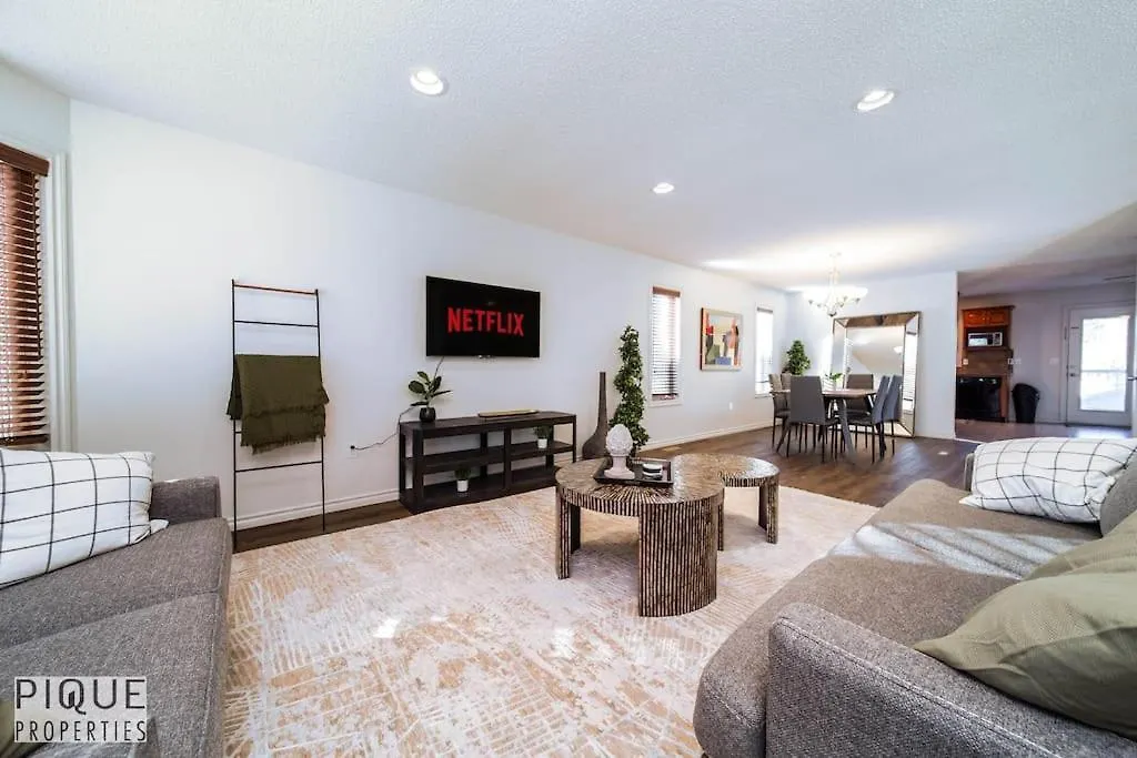 Chic 3Br Modern Home - Wi-Fi - Netflix - Sleeps 8! Edmonton 0*,
