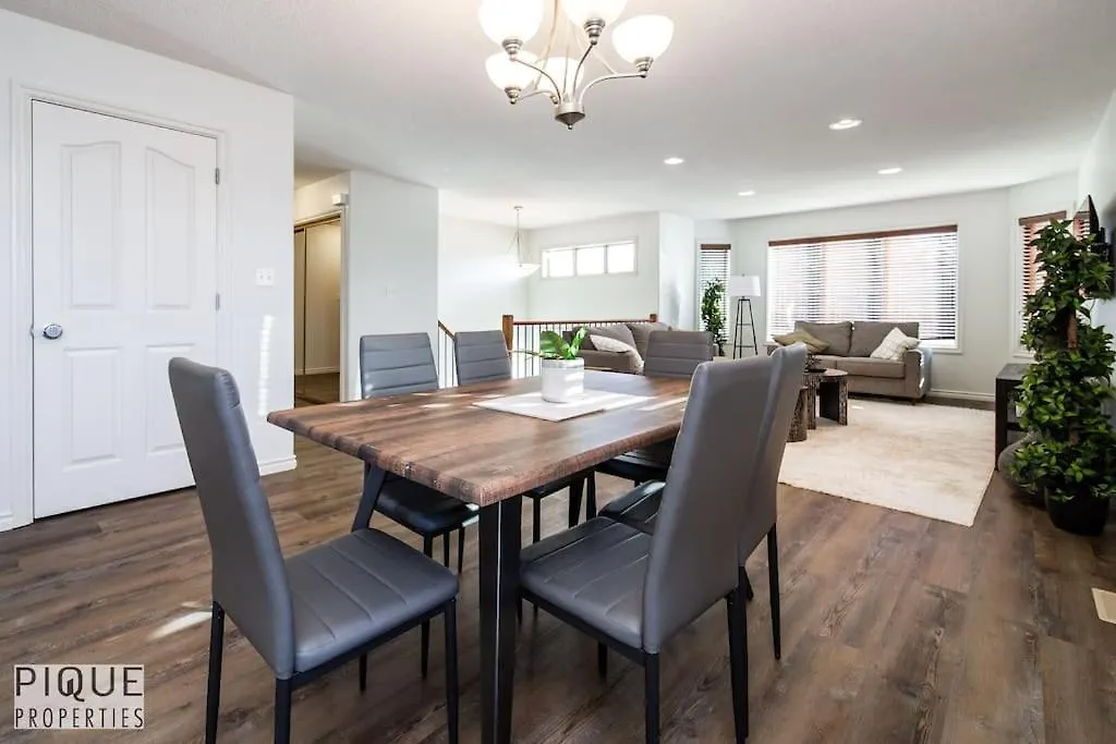 Apartment Chic 3Br Modern Home - Wi-Fi - Netflix - Sleeps 8! Edmonton Kanada